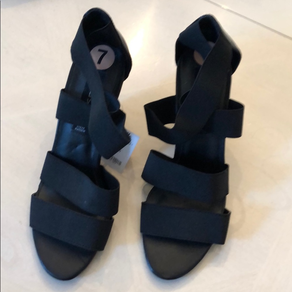 Steve Madden black strappy heel size 7